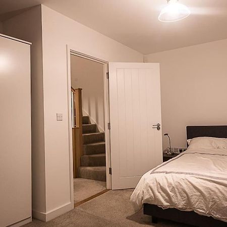 Exquisite Cozy House, Close To Train Station And Amenities Harold Wood Extérieur photo
