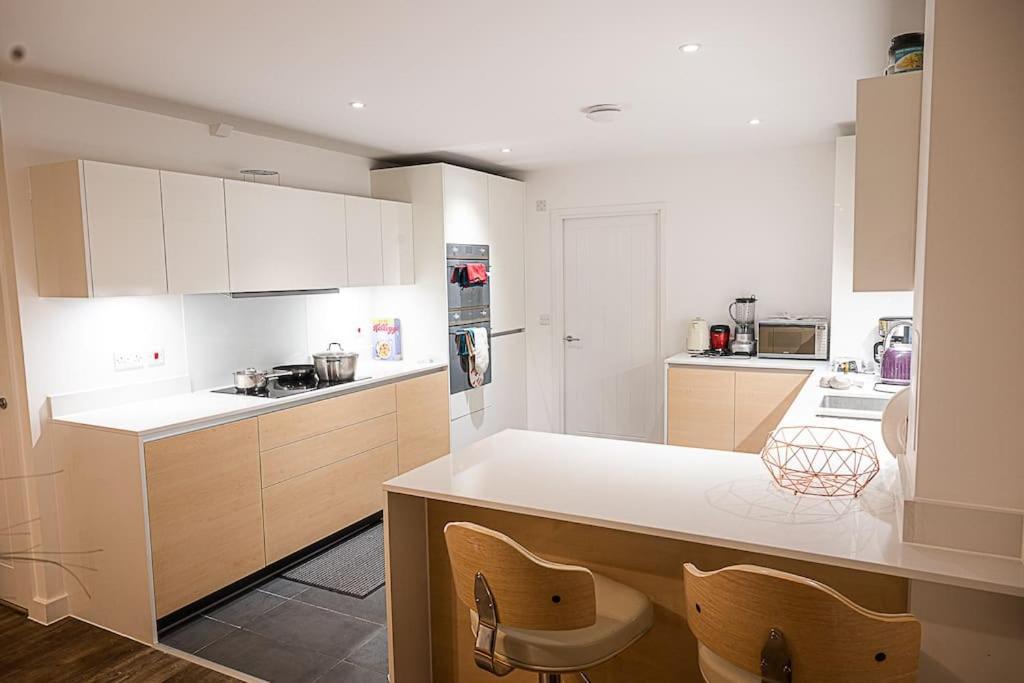 Exquisite Cozy House, Close To Train Station And Amenities Harold Wood Extérieur photo