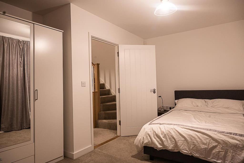 Exquisite Cozy House, Close To Train Station And Amenities Harold Wood Extérieur photo