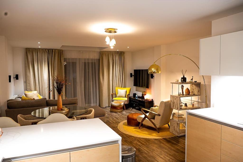 Exquisite Cozy House, Close To Train Station And Amenities Harold Wood Extérieur photo