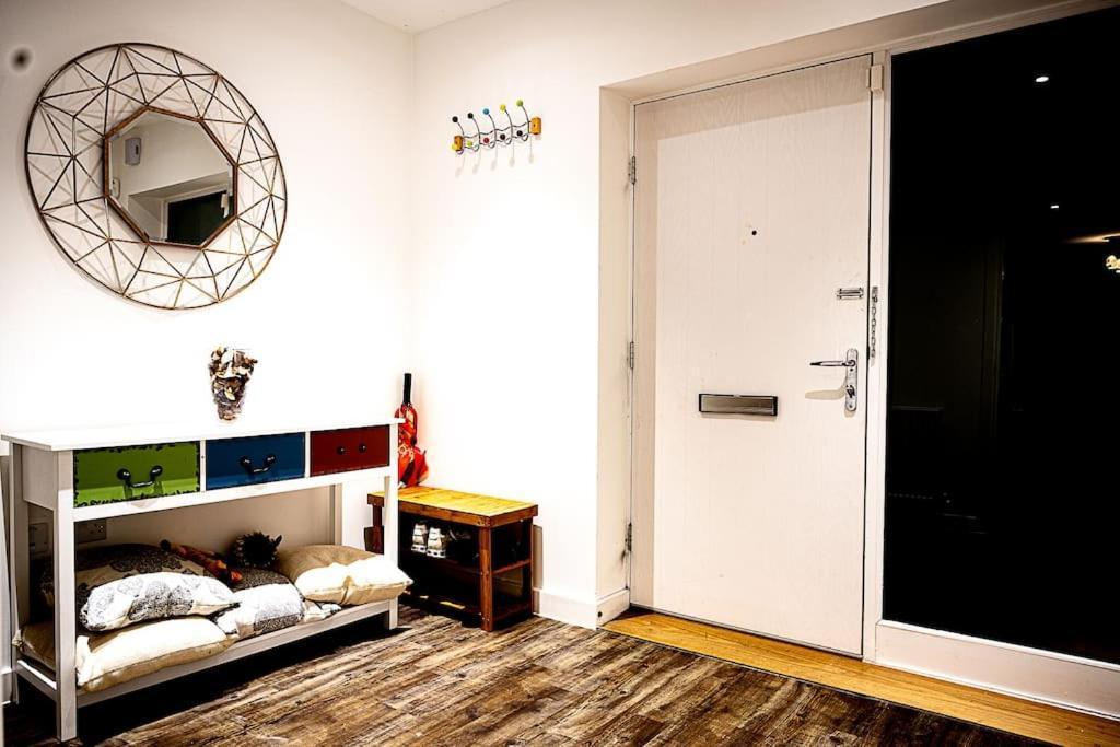 Exquisite Cozy House, Close To Train Station And Amenities Harold Wood Extérieur photo