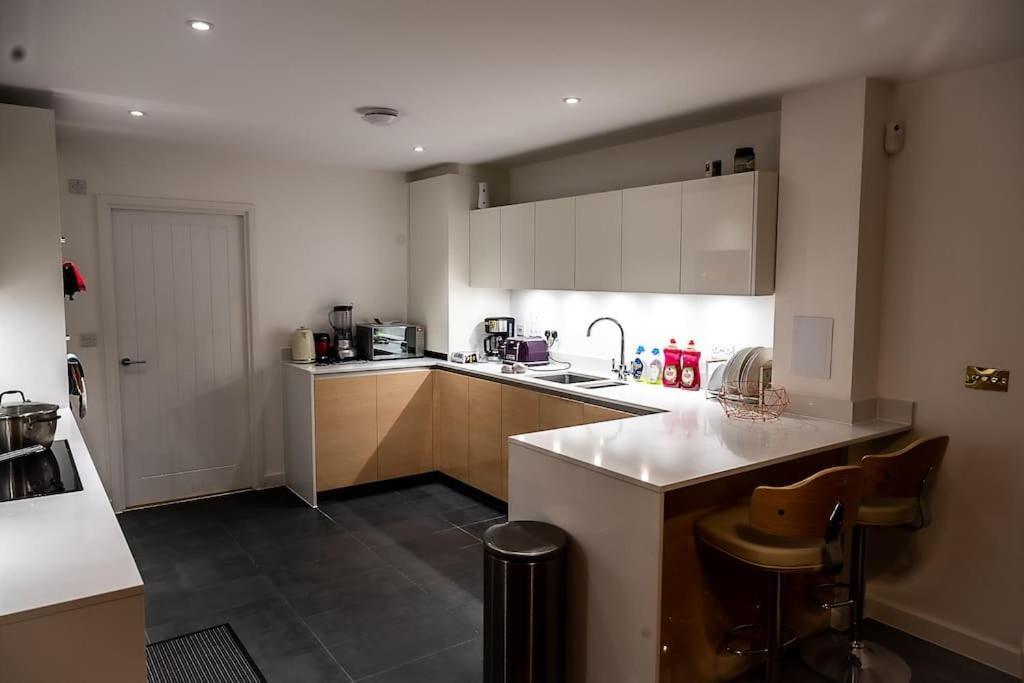 Exquisite Cozy House, Close To Train Station And Amenities Harold Wood Extérieur photo